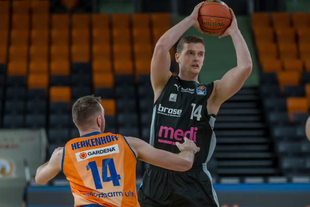 合作方产生 合作方产生